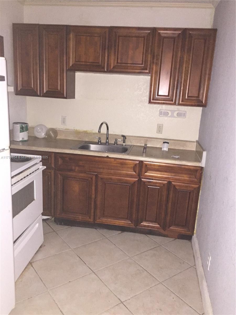 ENCLAVE AT CROWN PARK CON - Residential