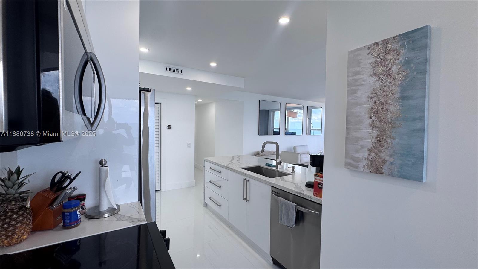 ALEXANDER TOWERS CONDO - Residential Lease