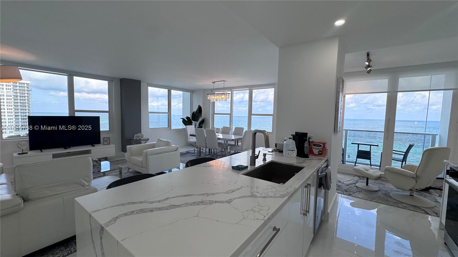 ALEXANDER TOWERS CONDO - Residential Lease