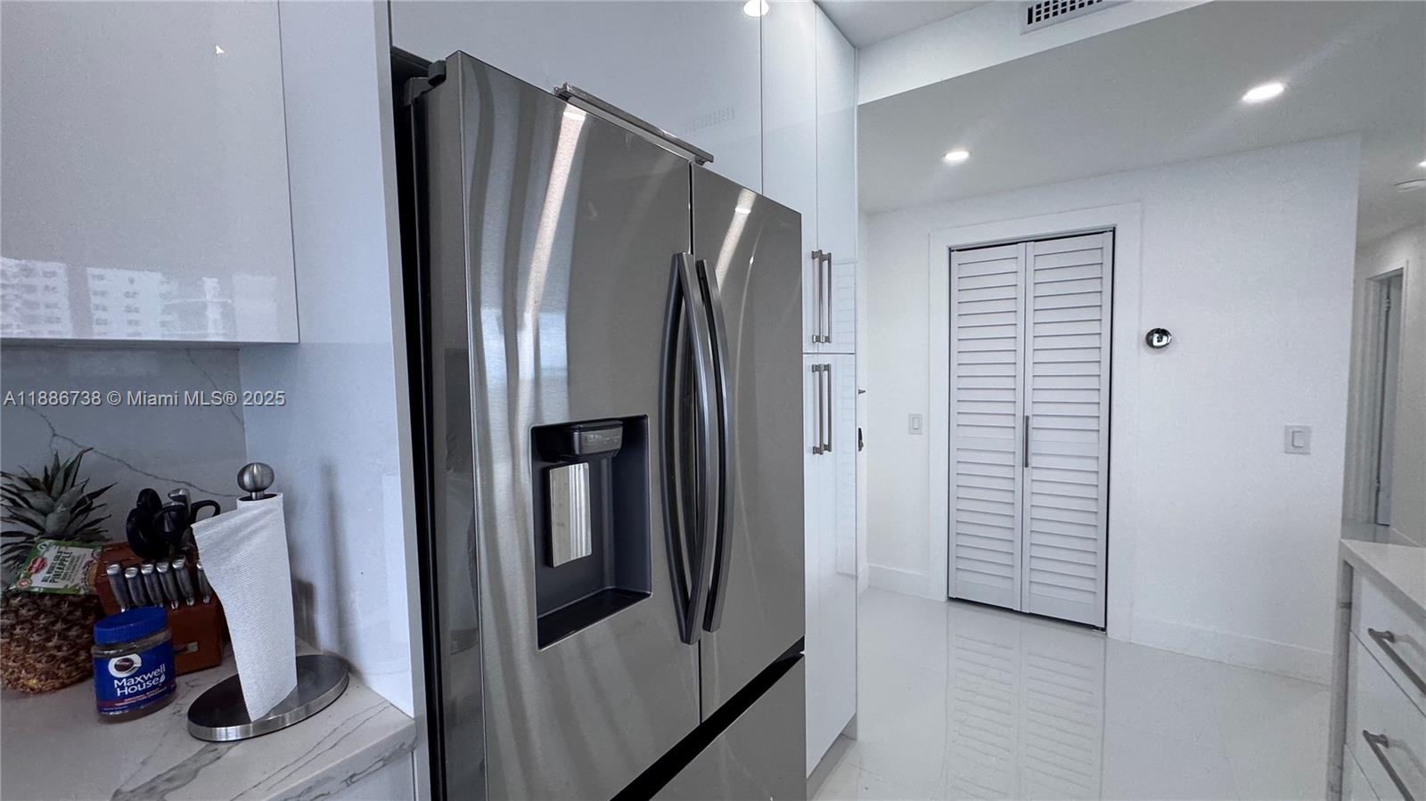 ALEXANDER TOWERS CONDO - Residential Lease