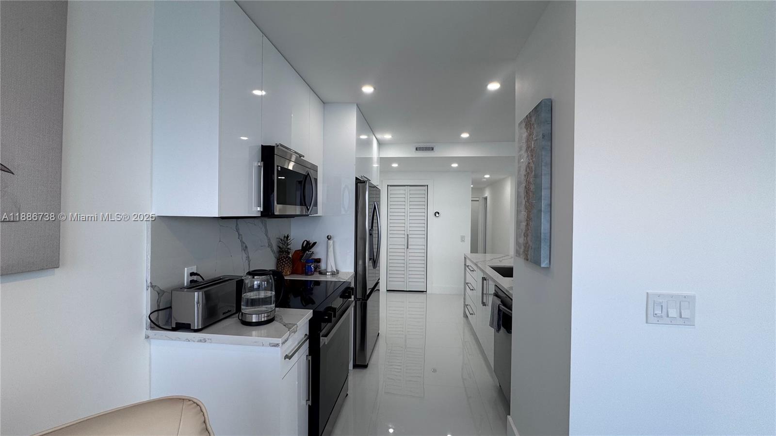ALEXANDER TOWERS CONDO - Residential Lease