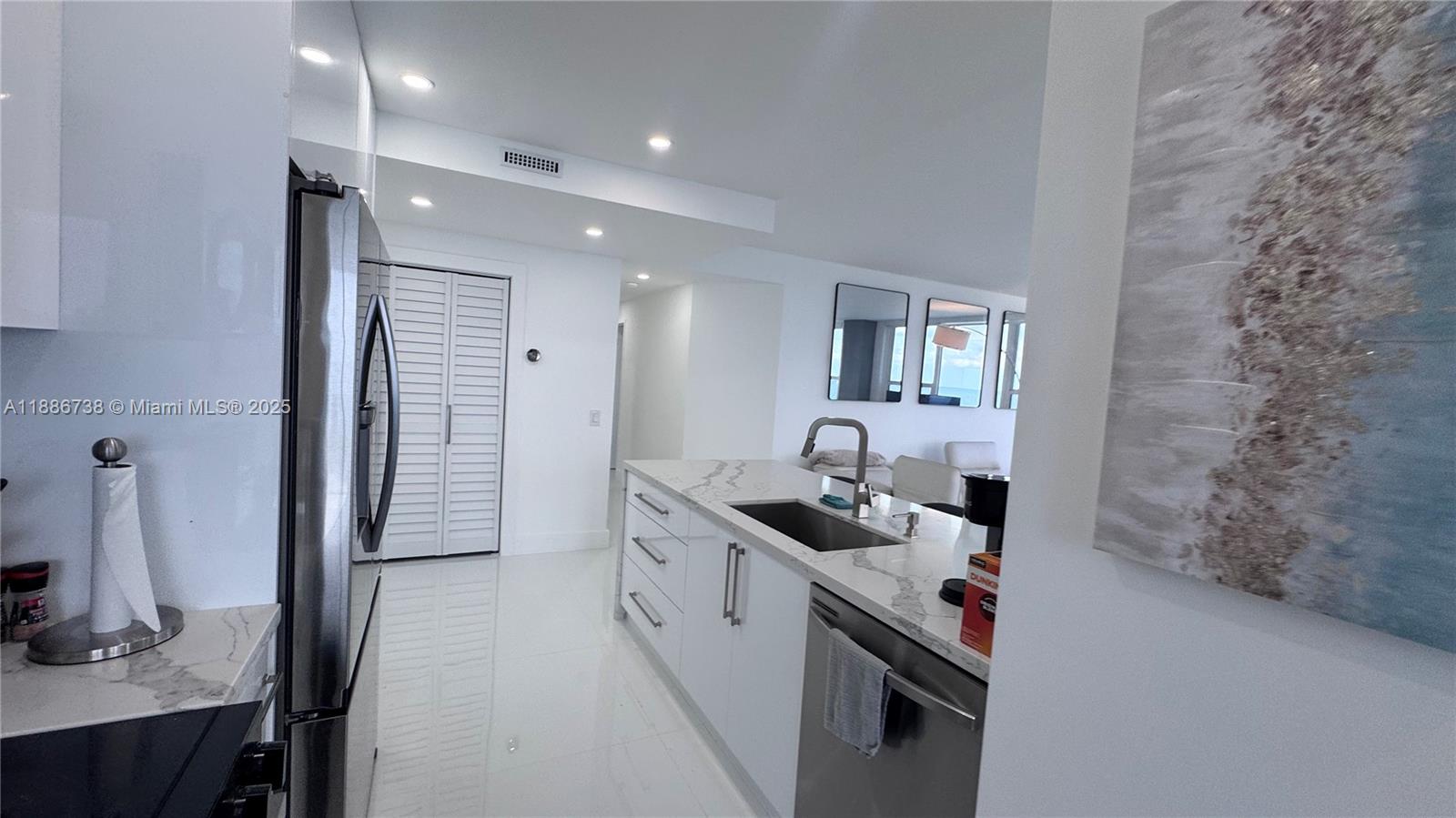 ALEXANDER TOWERS CONDO - Residential Lease