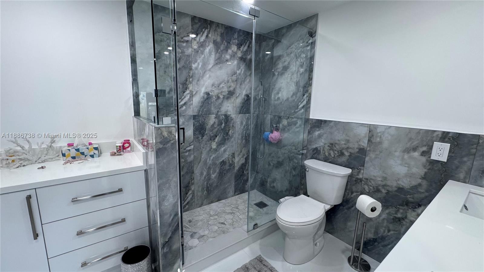 ALEXANDER TOWERS CONDO - Residential Lease