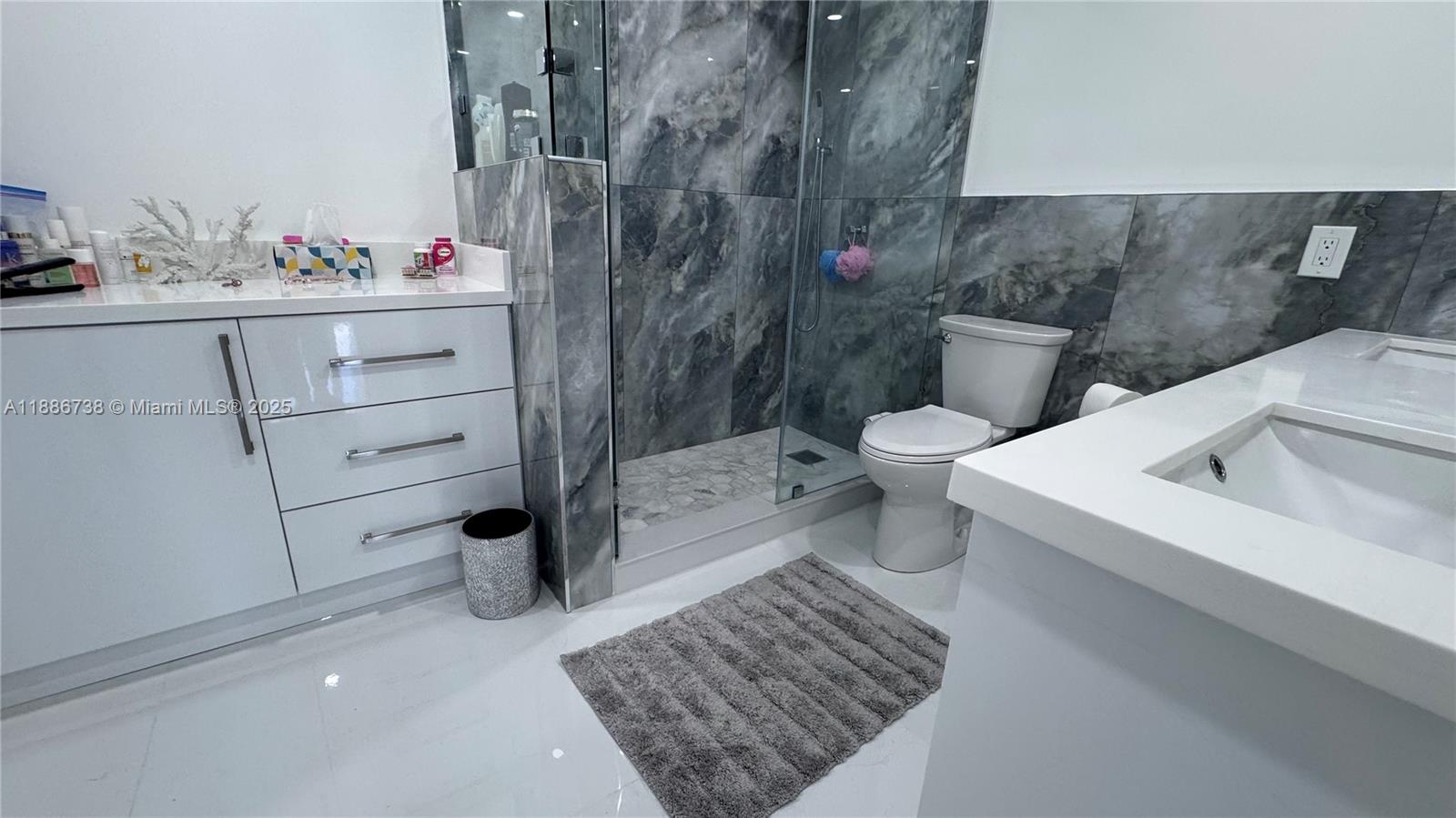 ALEXANDER TOWERS CONDO - Residential Lease