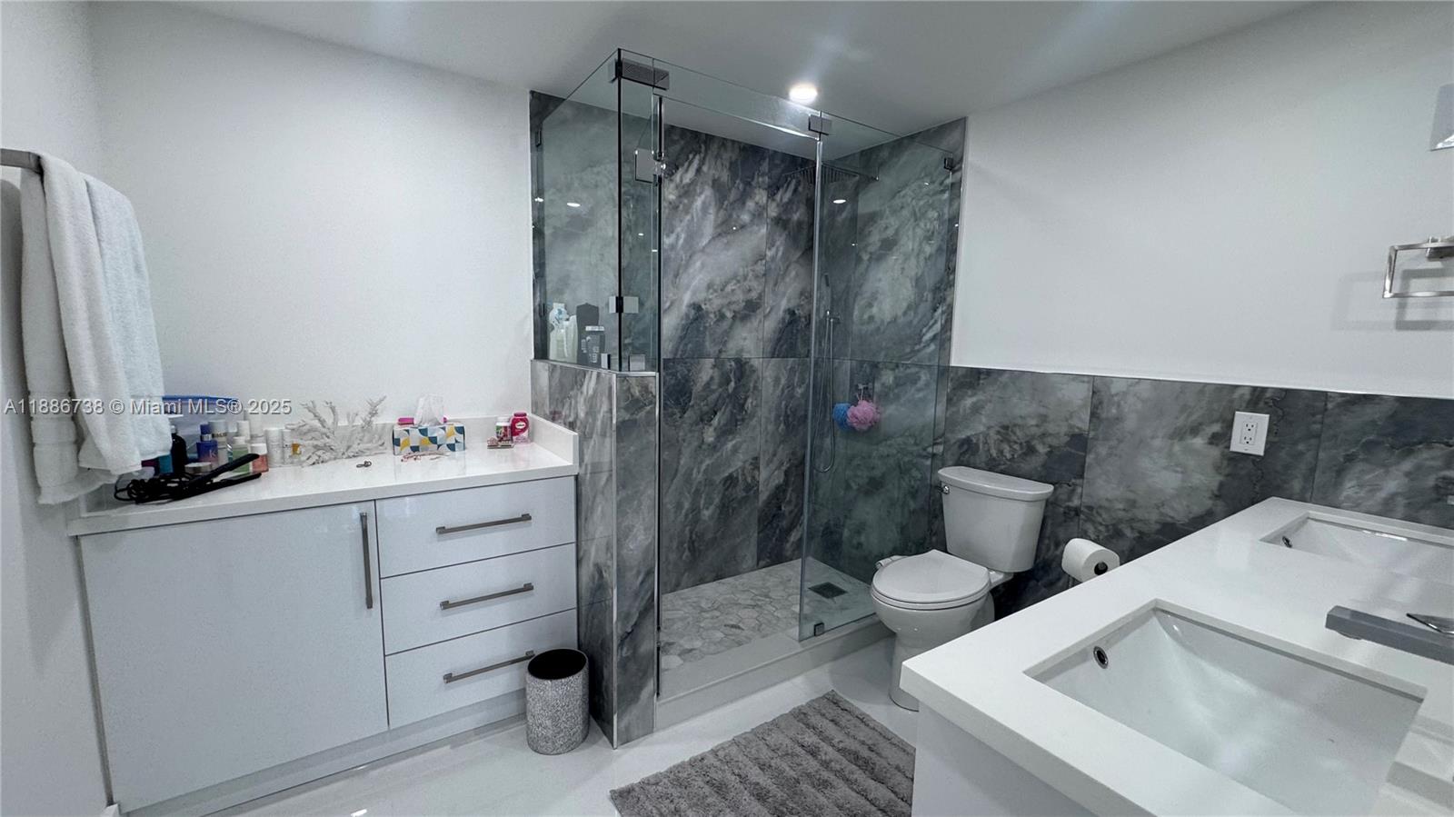 ALEXANDER TOWERS CONDO - Residential Lease