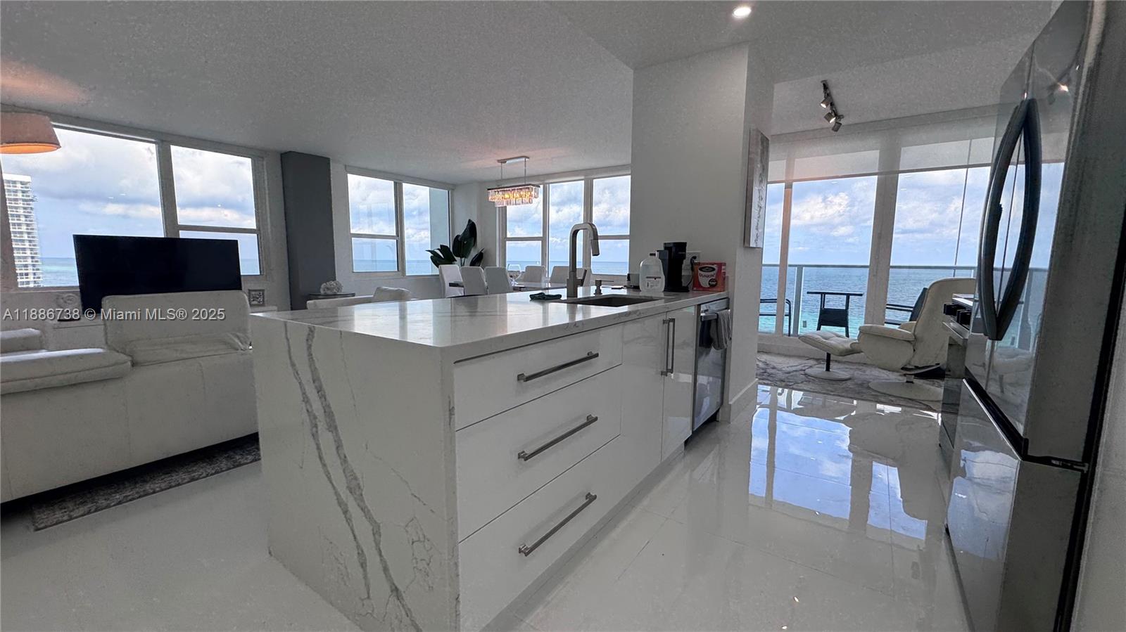 ALEXANDER TOWERS CONDO - Residential Lease