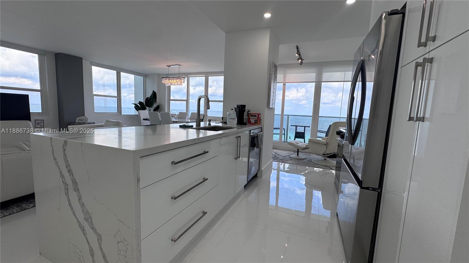 ALEXANDER TOWERS CONDO - Residential Lease