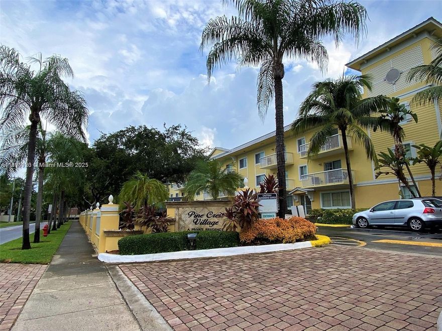 Spacious, modern & bright 1/1 FIRST FLOOR unit in superbly maintained building. Centrally located with walking distance to restaurants and night life. Community amenities include gym, clubhouse, pool, gated entrance, washer & dryer in building, and much more. NO PETS PER ASSOCIATION. First, 2 securities and good credit a must.