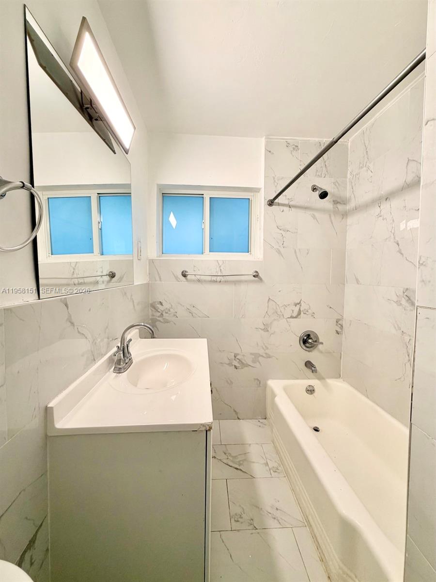 LAWRENCE EST LAND COS SUB - Residential Lease