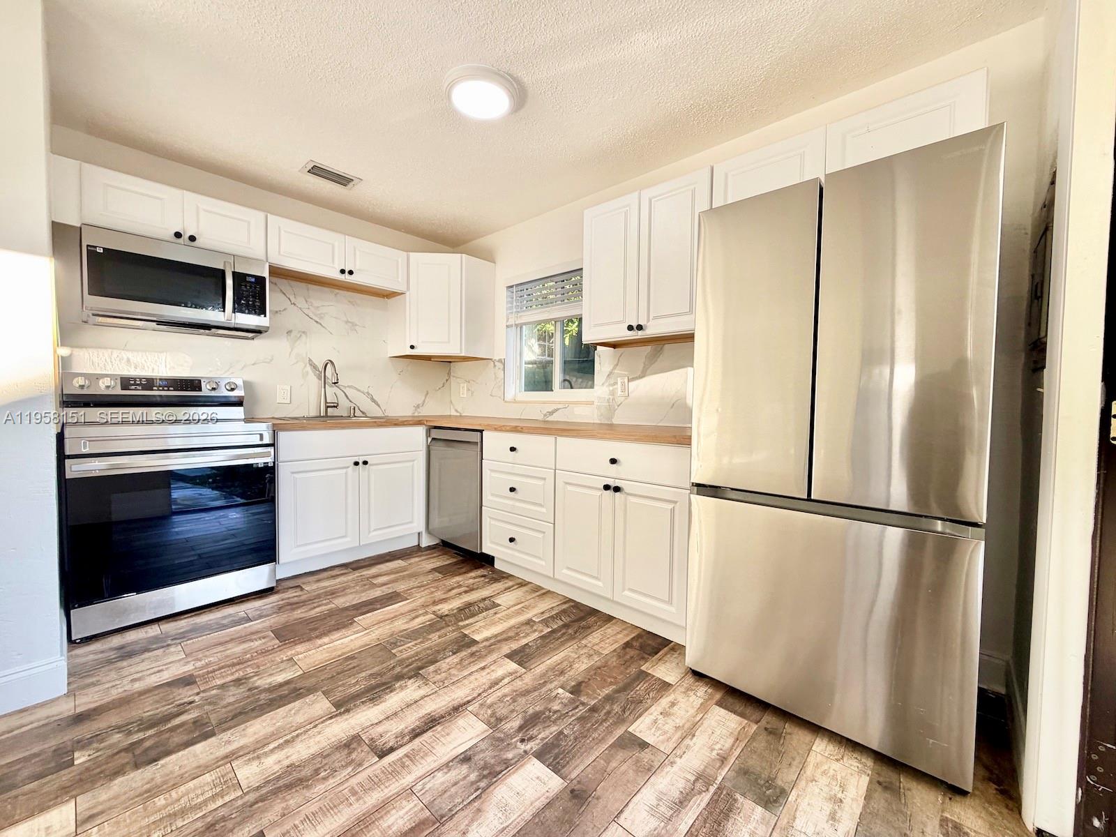 LAWRENCE EST LAND COS SUB - Residential Lease