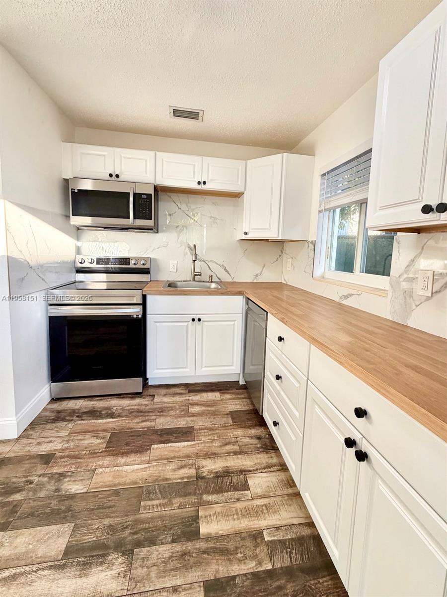 LAWRENCE EST LAND COS SUB - Residential Lease