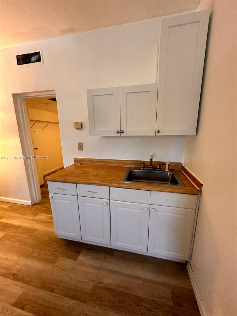 DIPLOMAT GOLF & RACQUET C - Residential