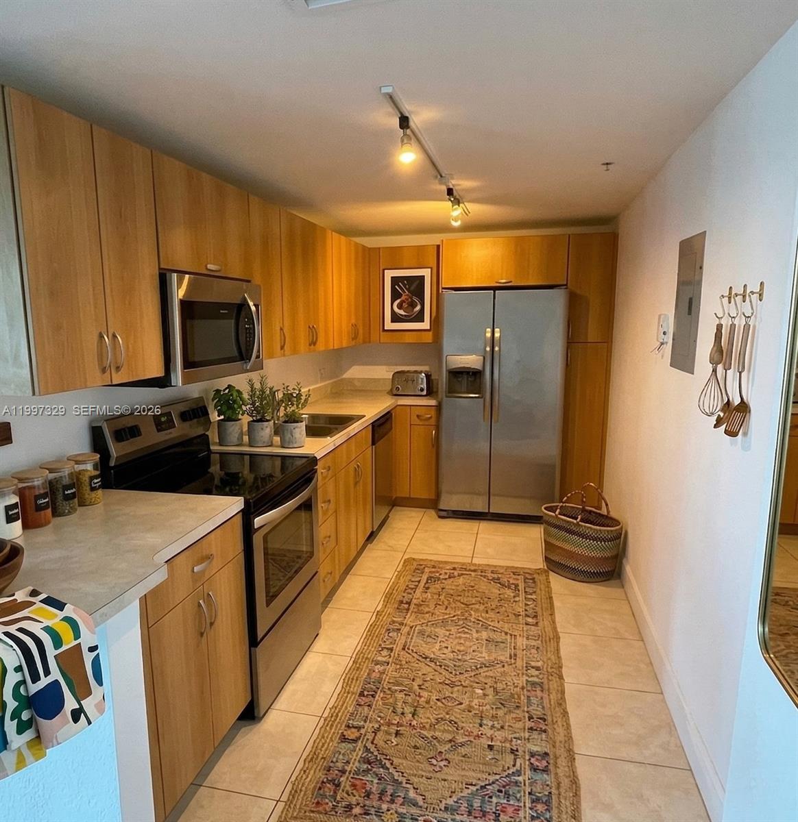 TREASURES ON THE BAY II C - Residential Lease