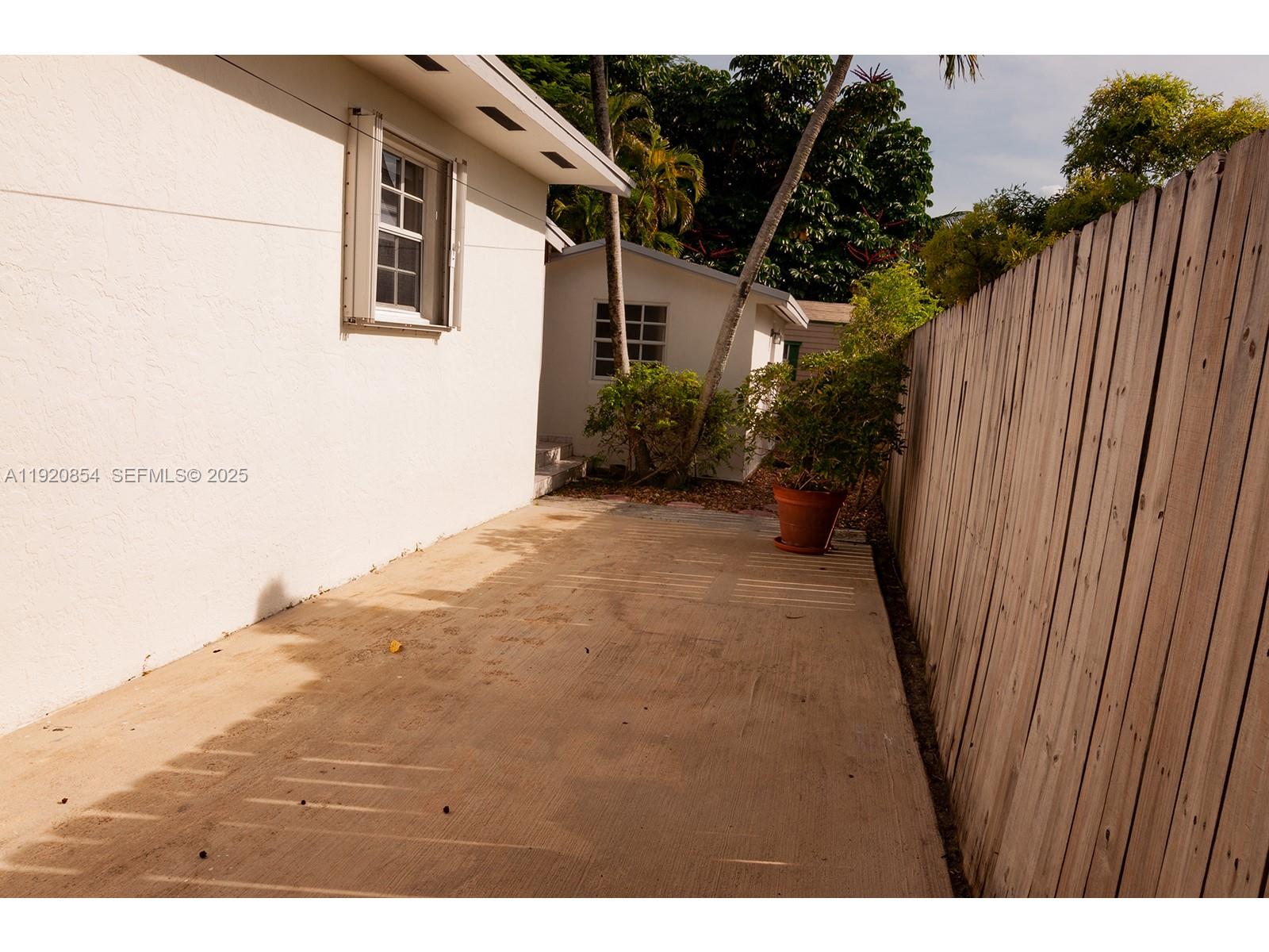 CORAL VILLAS REV - Residential Lease