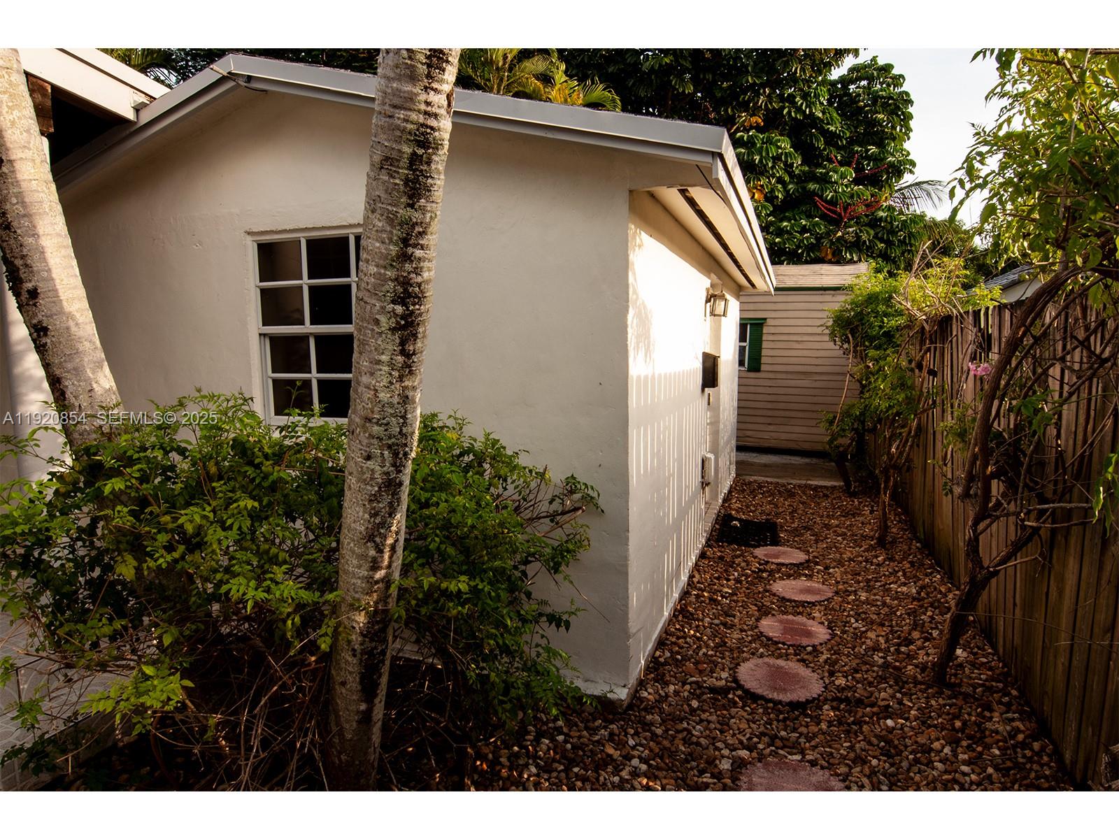 CORAL VILLAS REV - Residential Lease