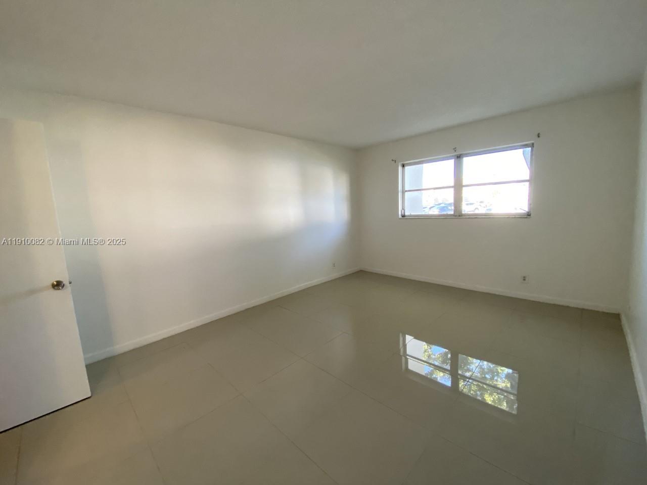 MARGATE VILLAGE PH I COND - Residential