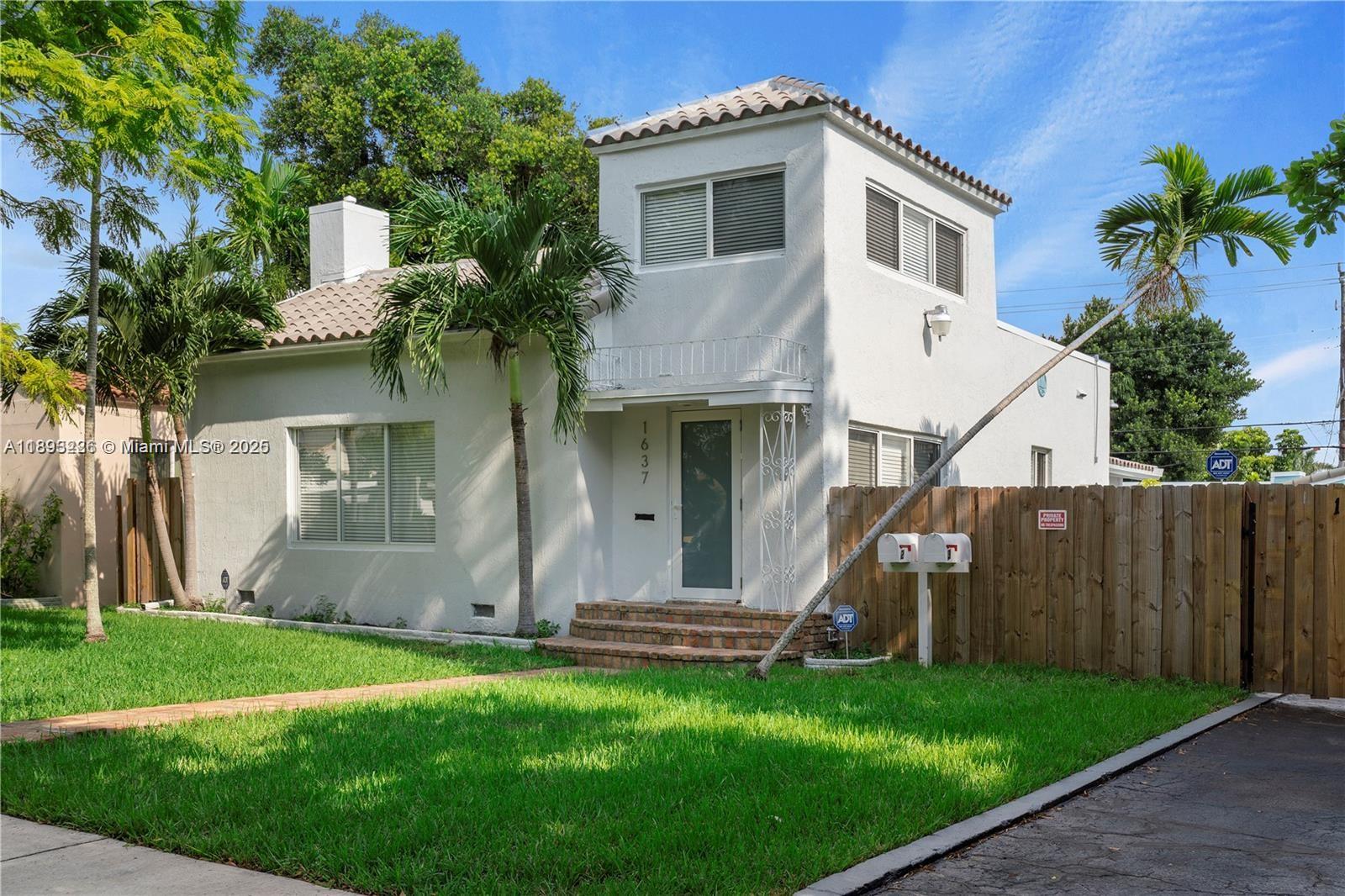 4 Bed 2 Bath with upstairs den/ office with a beautiful view. Fully remodeled house in a triplex complex. New washer and dryer inside. High impact windows and doors, vinyl floors, SS appliances, granite counter tops, new bathroom, great view. Walking distance to US1, Downtown Hollywood and Young Circle Pets Ok with security deposit. Tenants pay for water, gas and electricity.