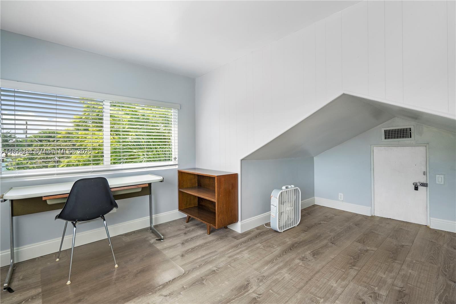 HOLLYWOOD - Residential Lease
