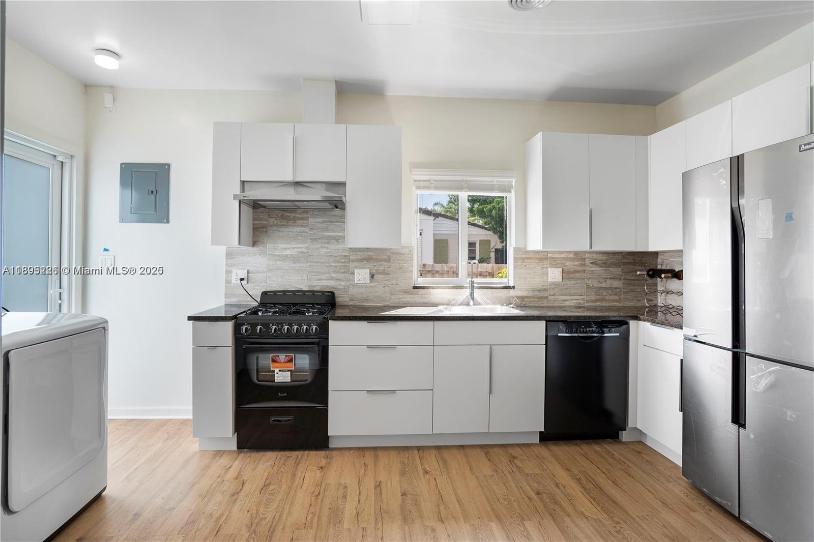 HOLLYWOOD - Residential Lease
