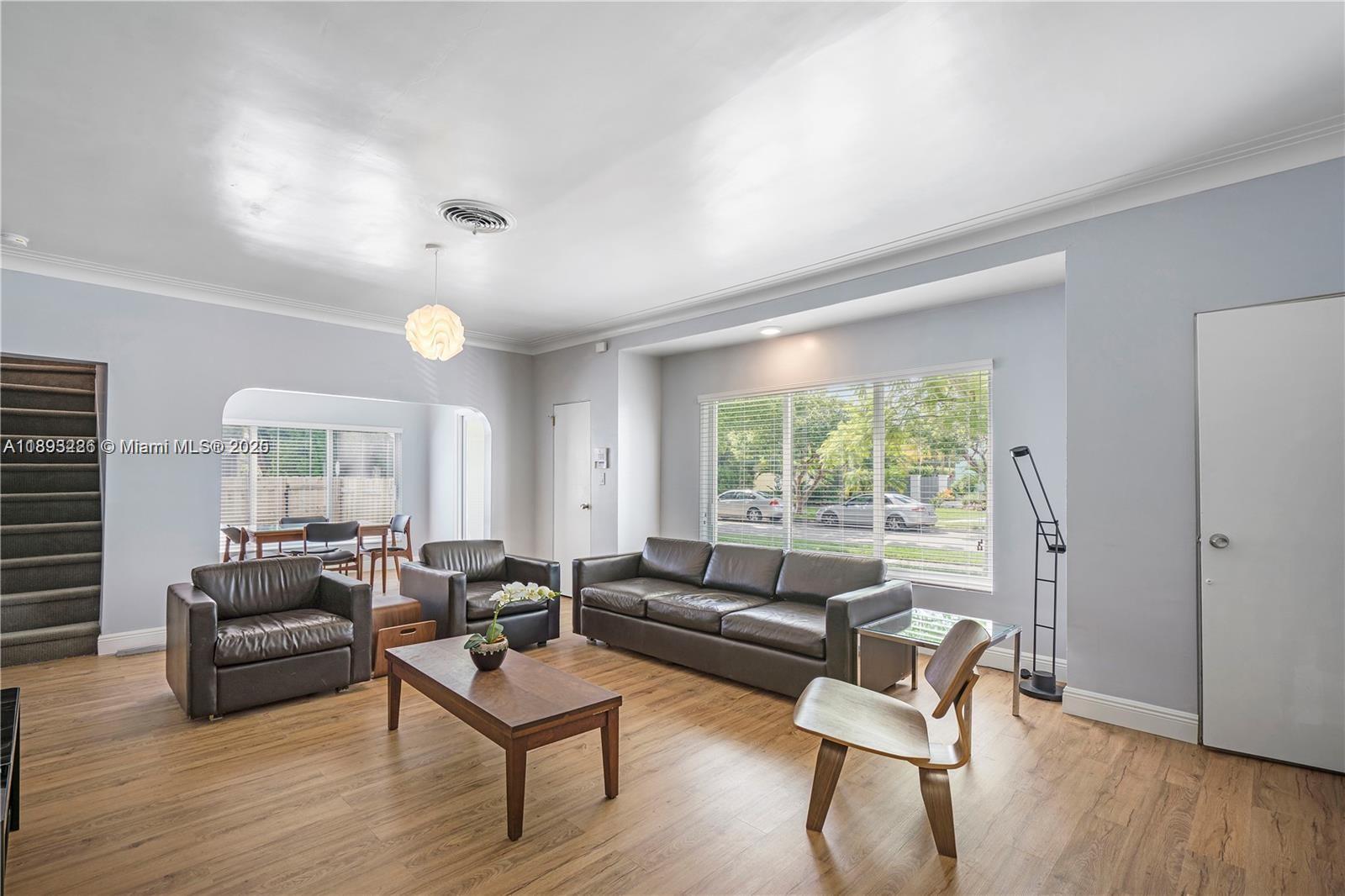 HOLLYWOOD - Residential Lease