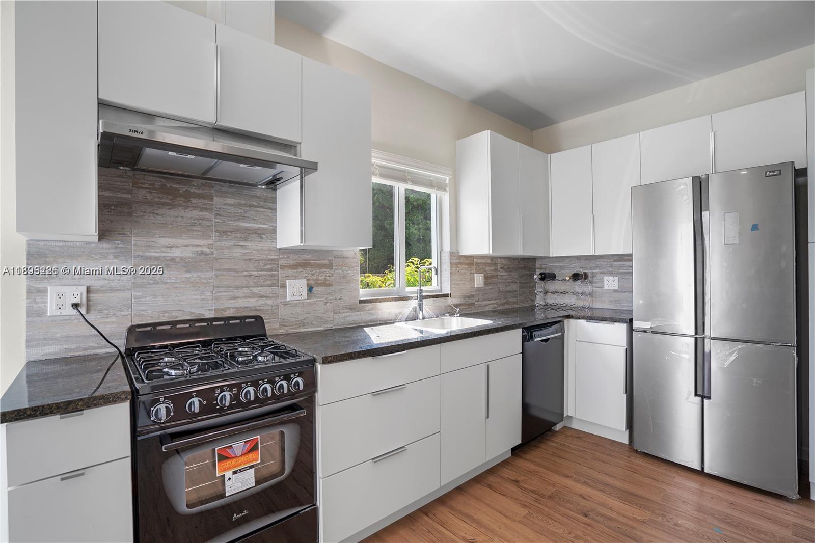 HOLLYWOOD - Residential Lease