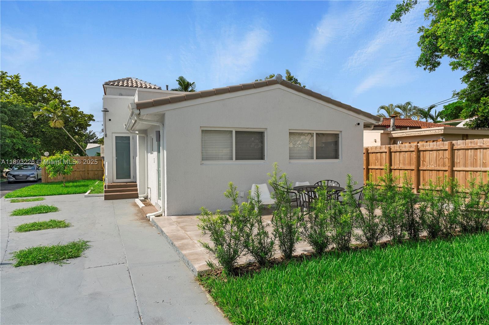 HOLLYWOOD - Residential Lease