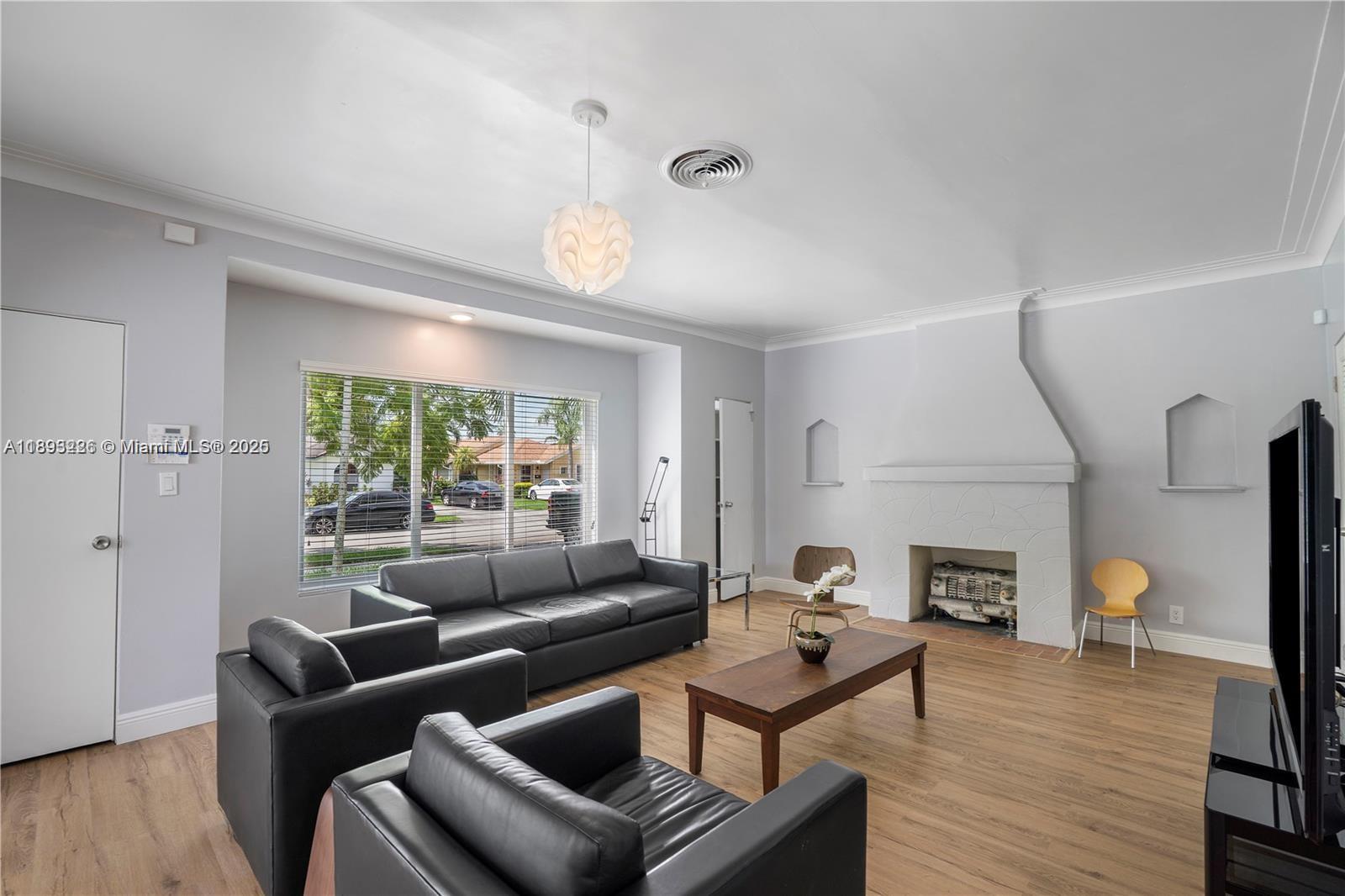 HOLLYWOOD - Residential Lease
