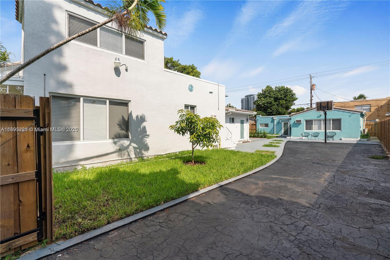 HOLLYWOOD - Residential Lease