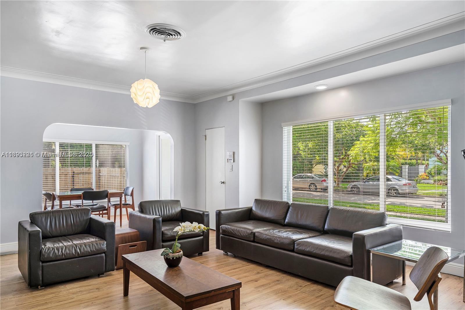 HOLLYWOOD - Residential Lease