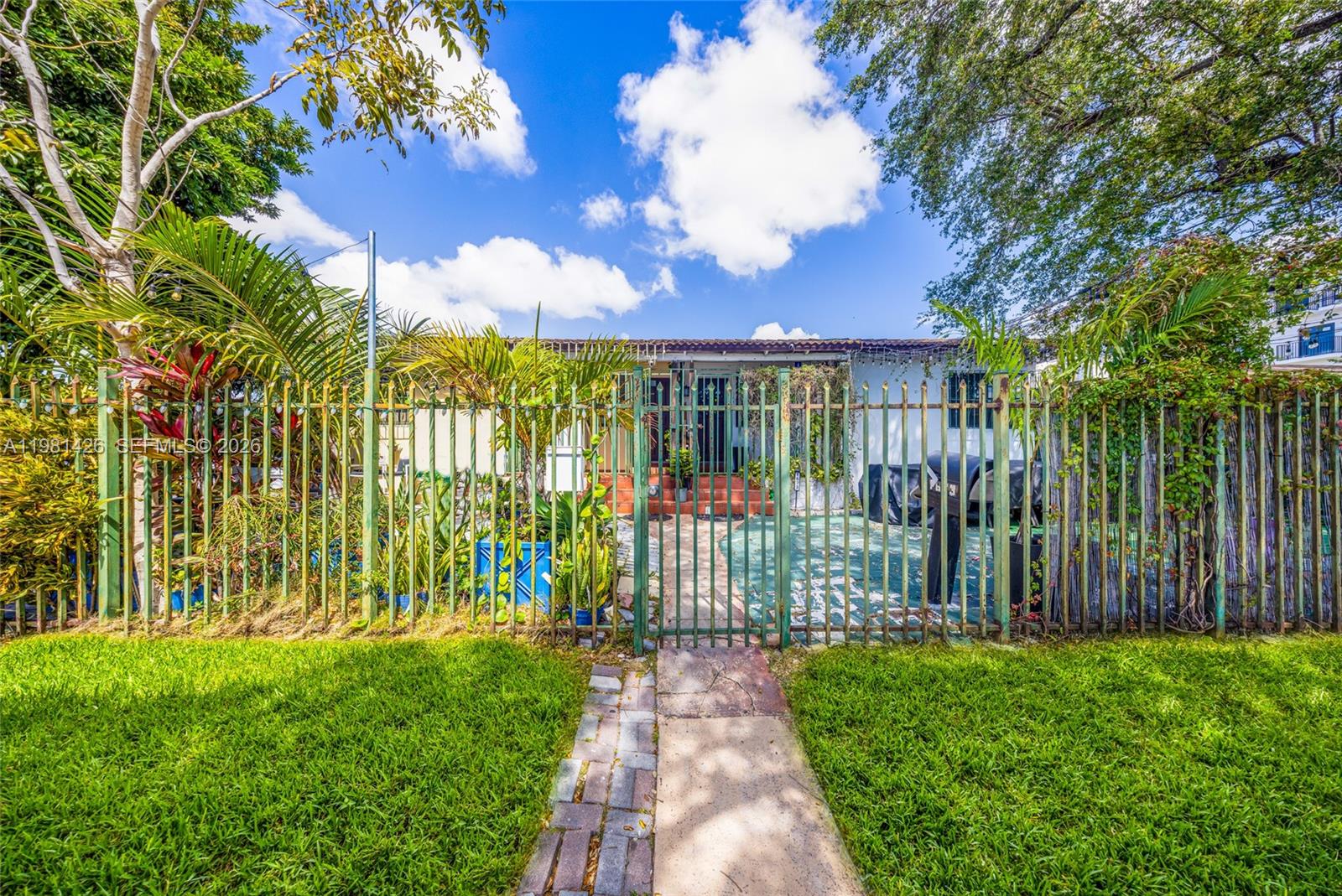 LAWRENCE ESTATE LAND CO - Land