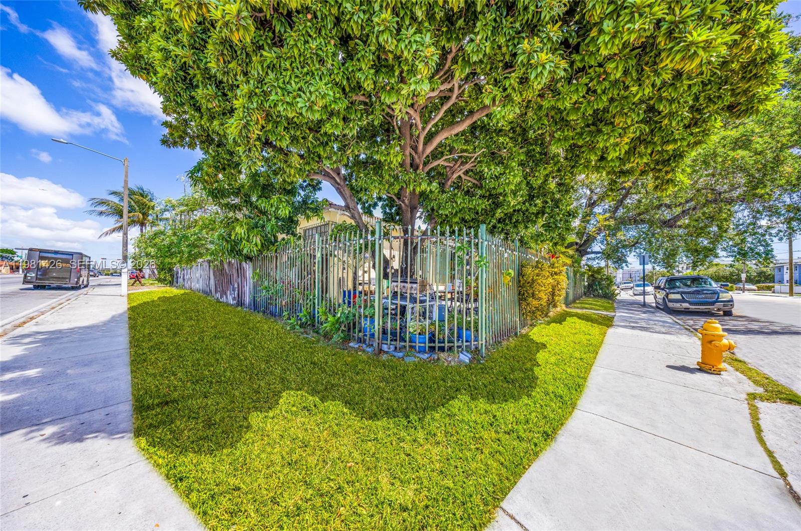 LAWRENCE ESTATE LAND CO - Land