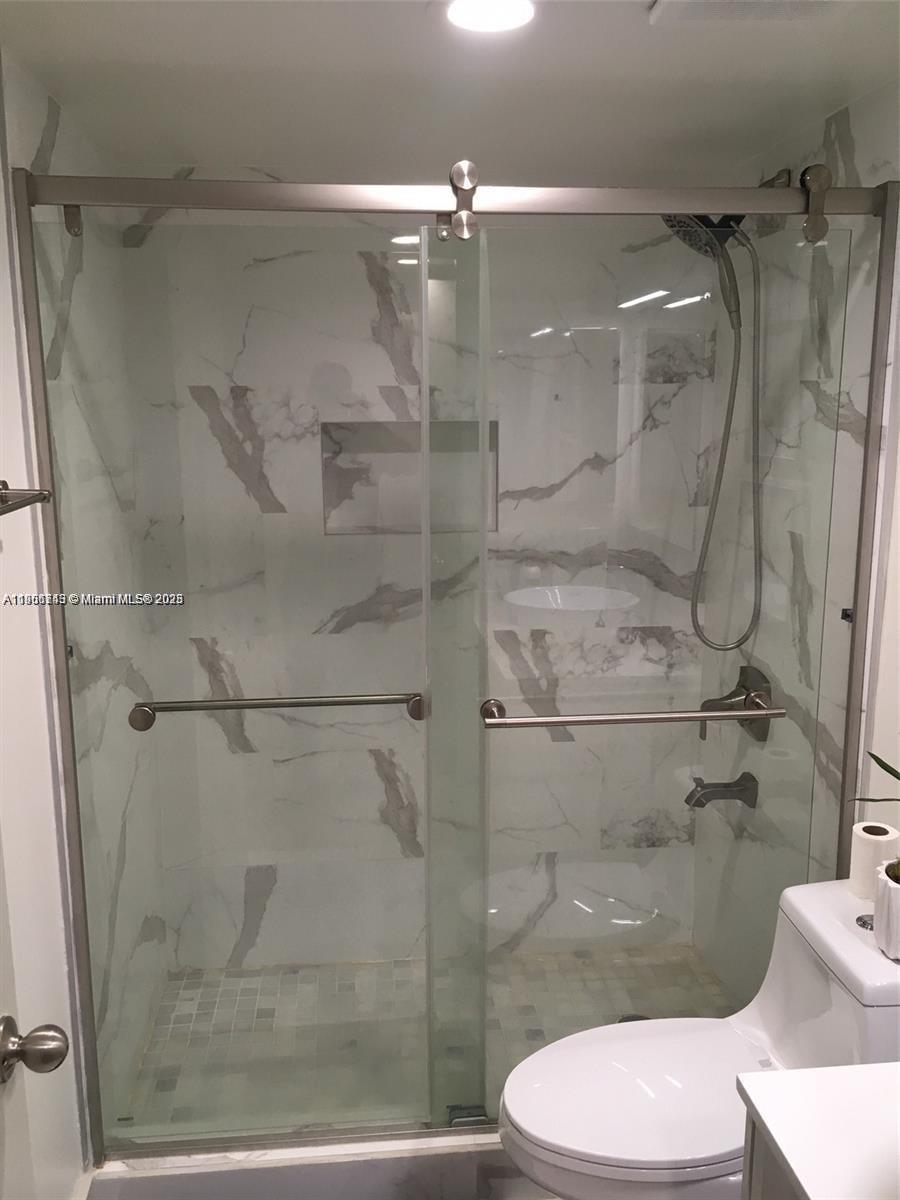 LE CLUB AT OLD CUTLER CON - Residential