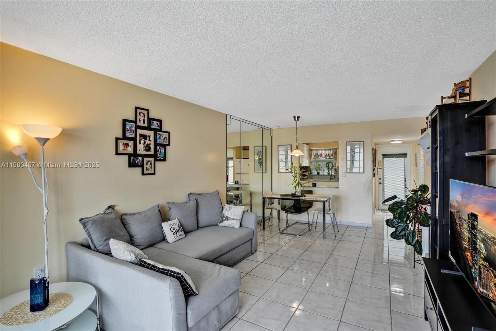 2791 N Pine Island Rd 205, Sunrise, FL, 33322/$75,000 4 2791 N Pine Island Rd 205