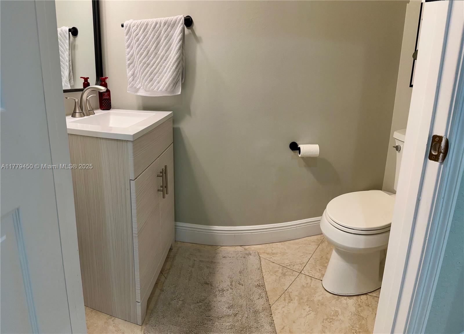 LEGENDS AT THE GARDENS CO - Residential Lease