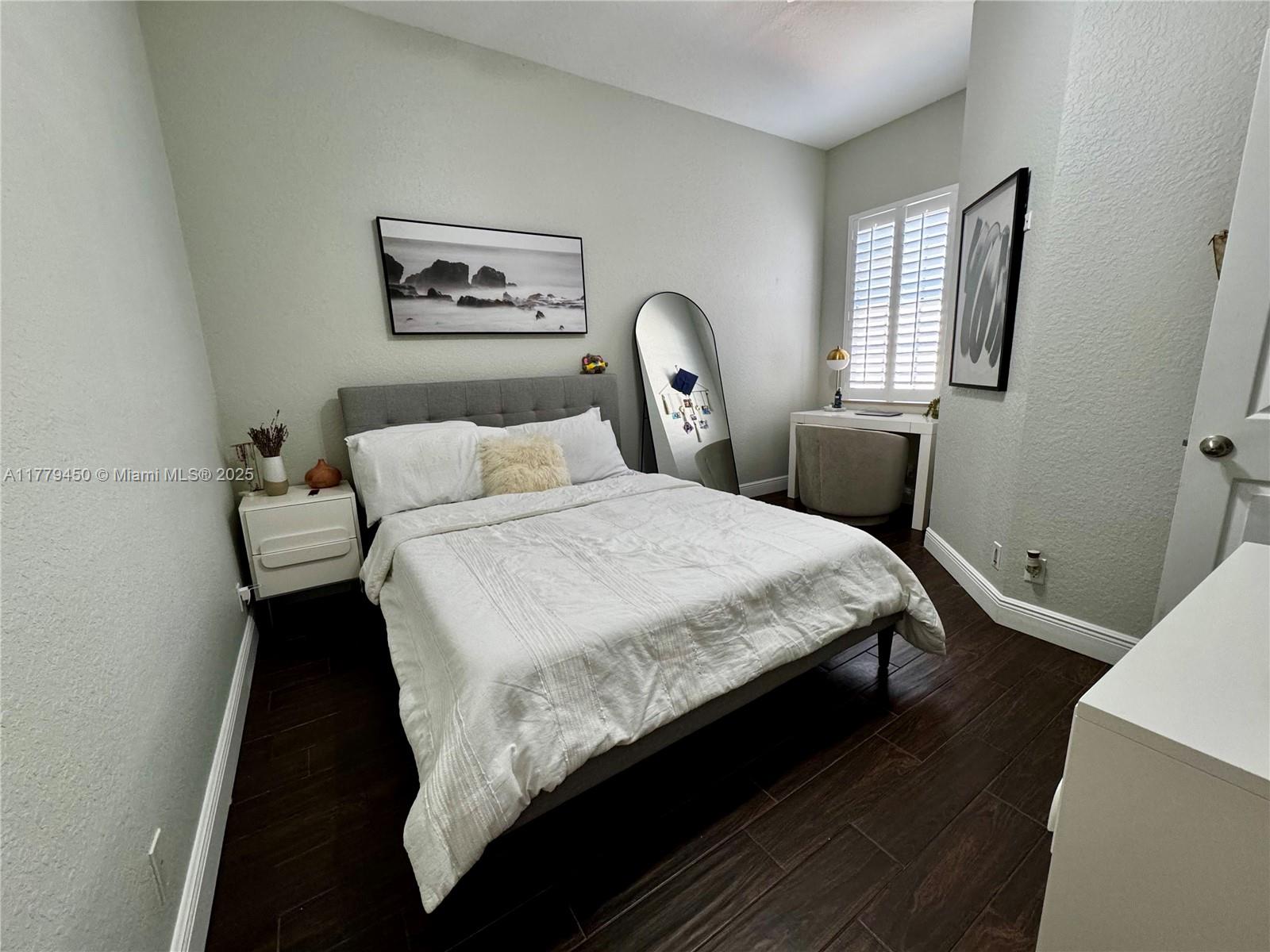 LEGENDS AT THE GARDENS CO - Residential Lease