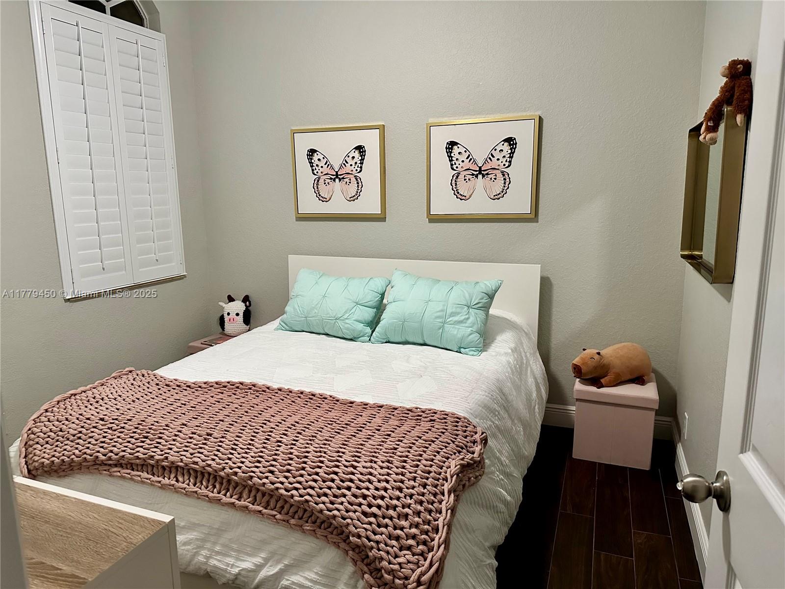 LEGENDS AT THE GARDENS CO - Residential Lease
