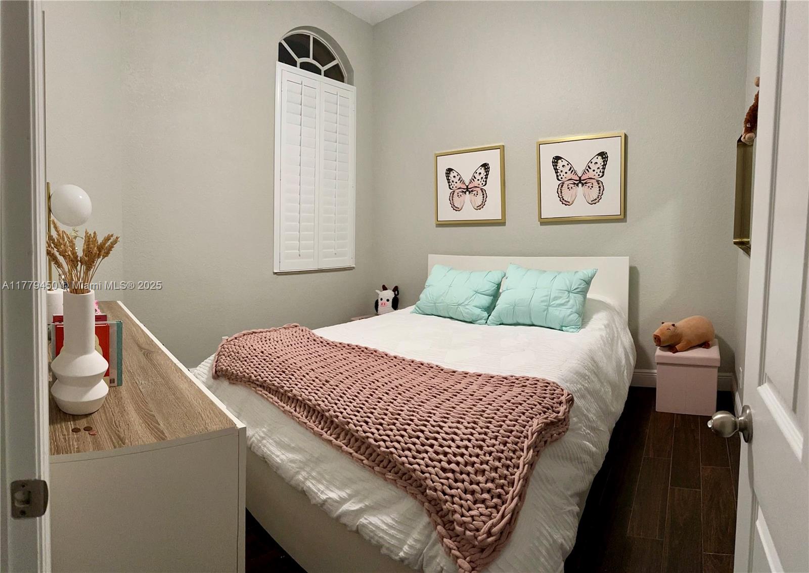 LEGENDS AT THE GARDENS CO - Residential Lease
