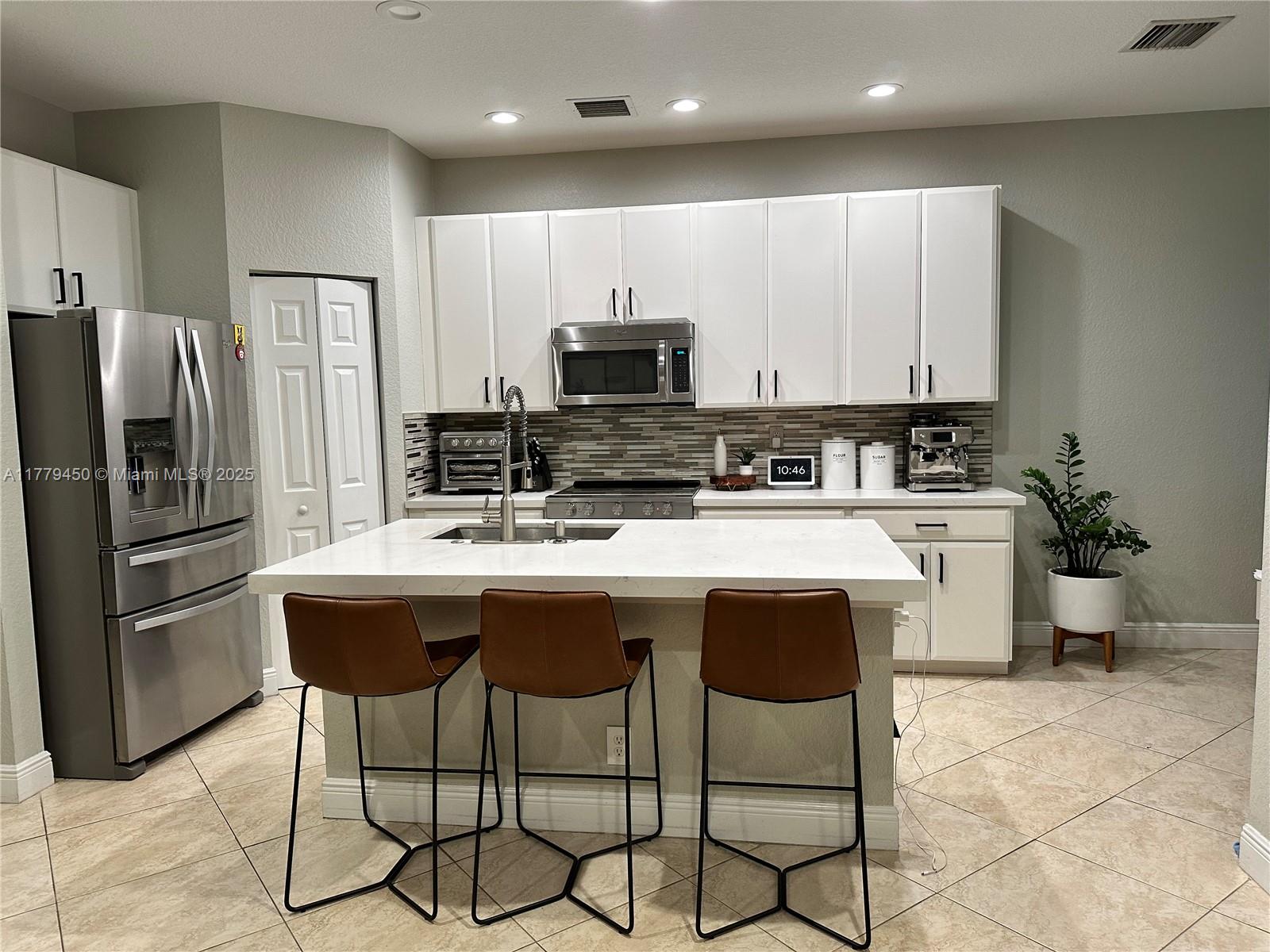 LEGENDS AT THE GARDENS CO - Residential Lease