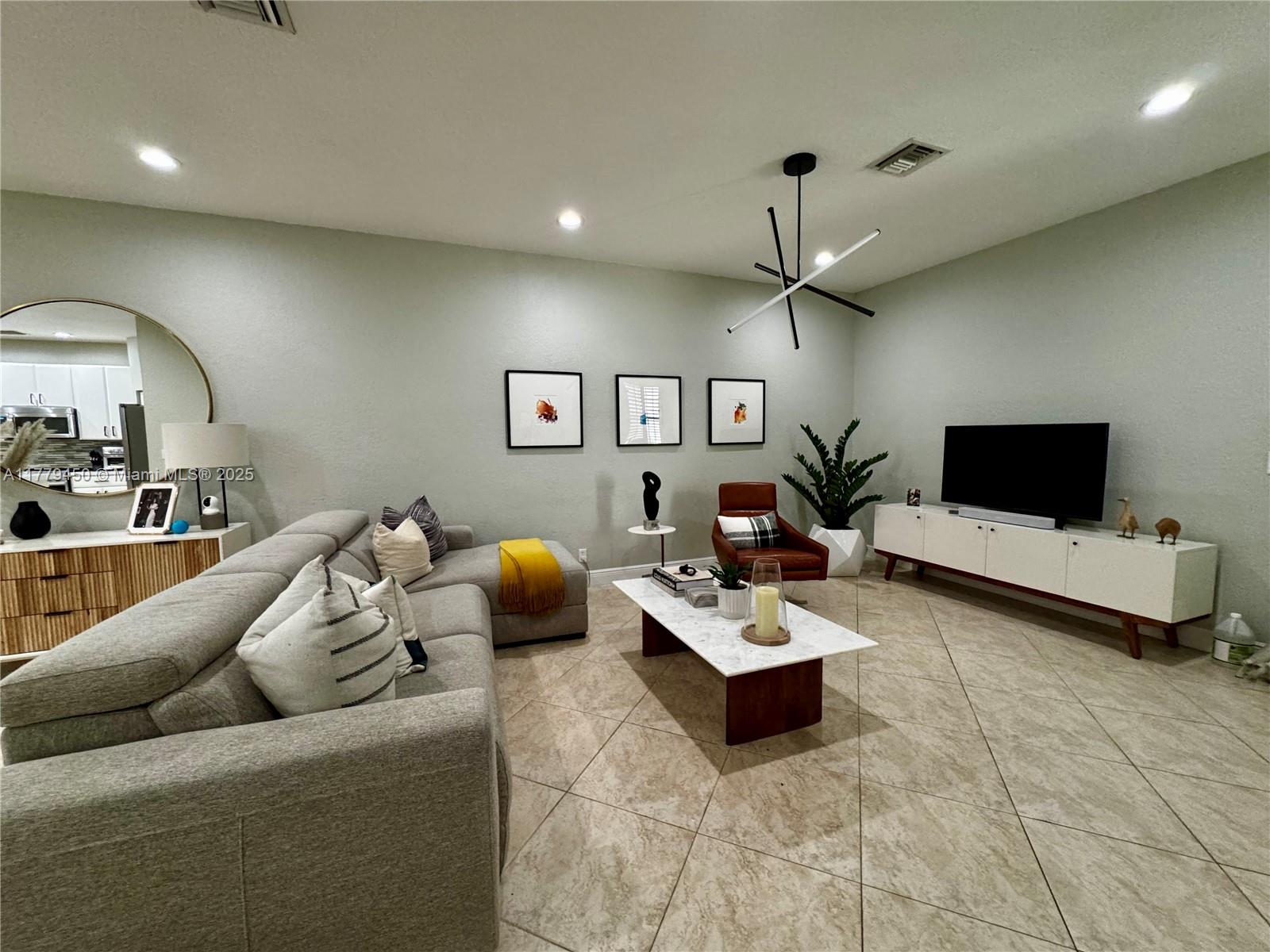 LEGENDS AT THE GARDENS CO - Residential Lease