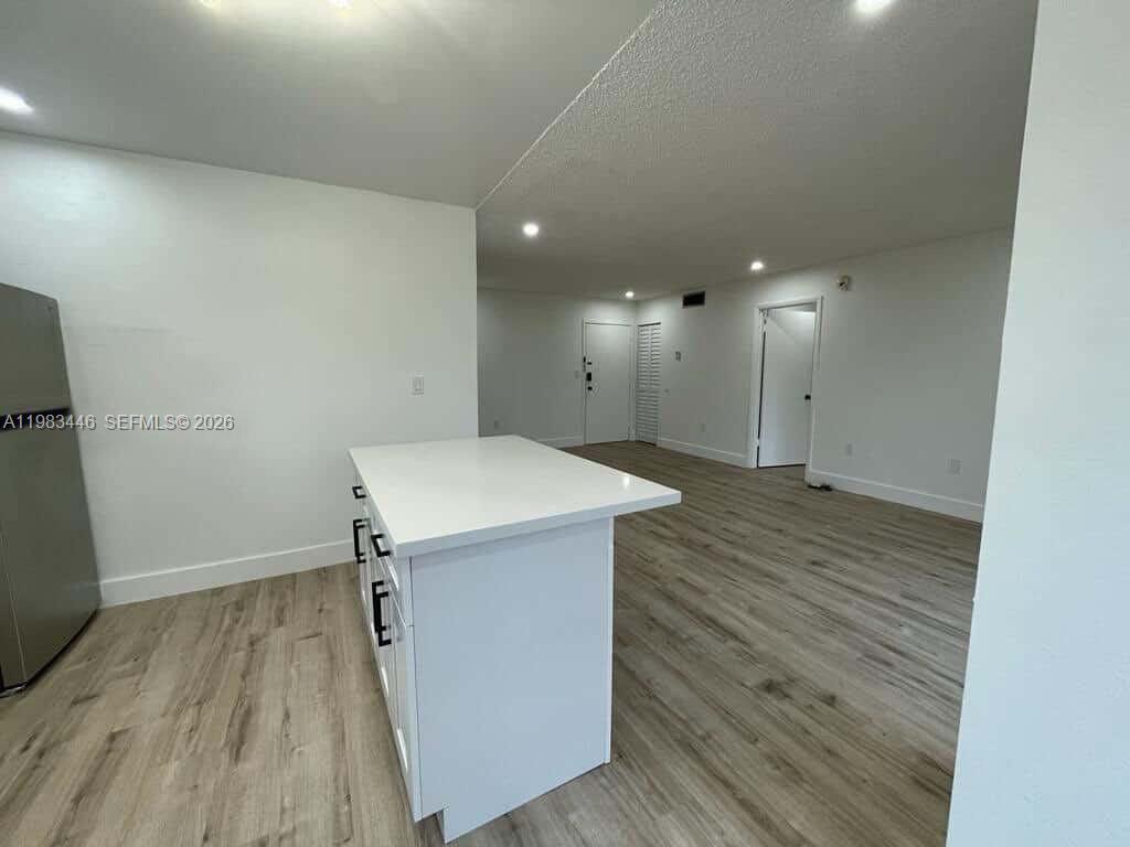 SUNSET VILLAS CONDO - Residential Lease