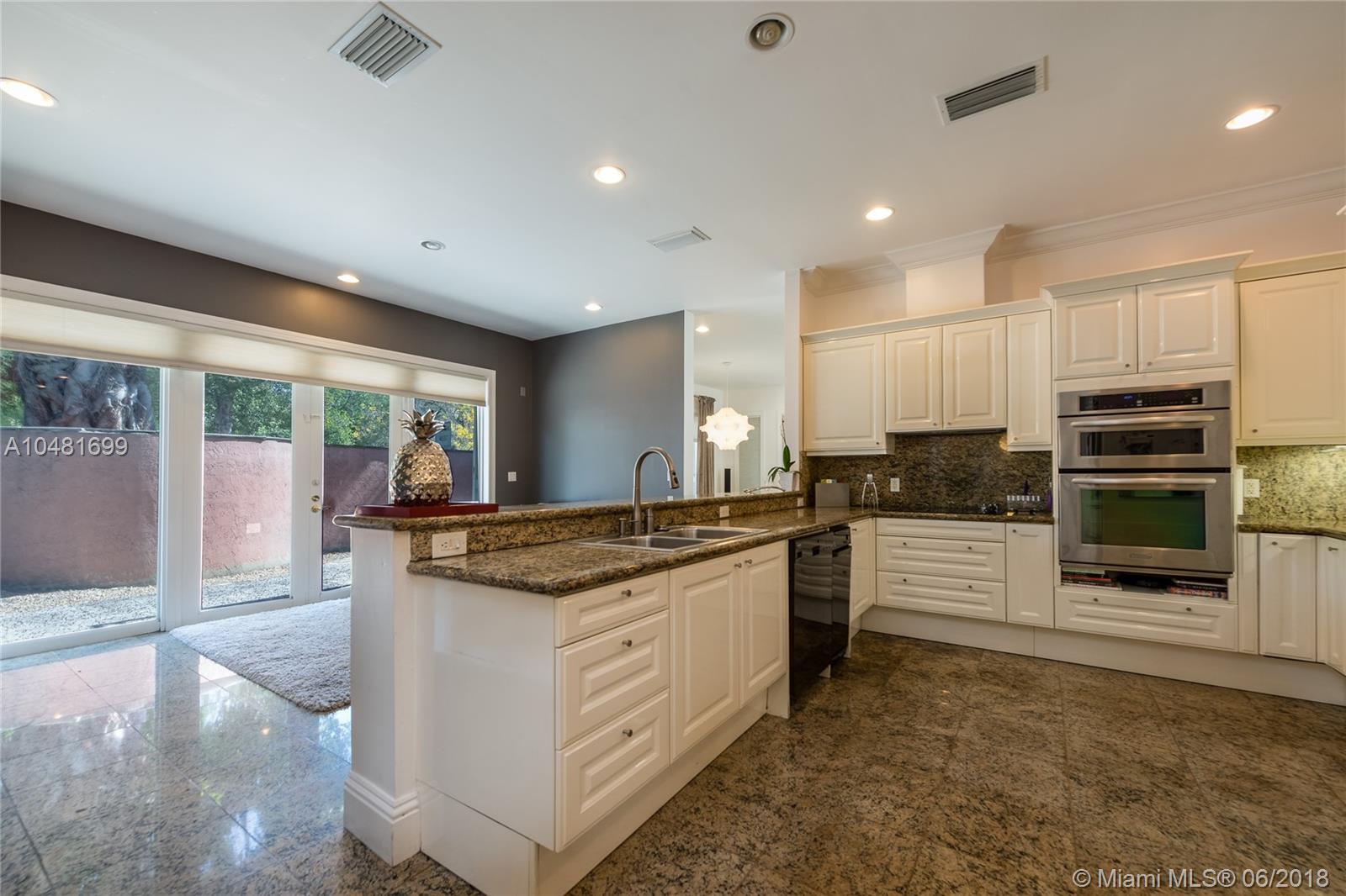 VILLAS DE VIZCAYA - Residential Lease