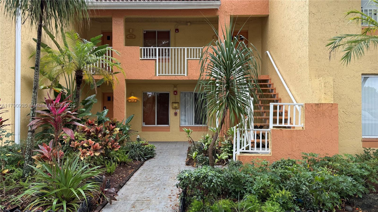 906 Coral Club Dr 906, Coral Springs, Broward County, Florida - 1 Bedrooms  
1 Bathrooms - 