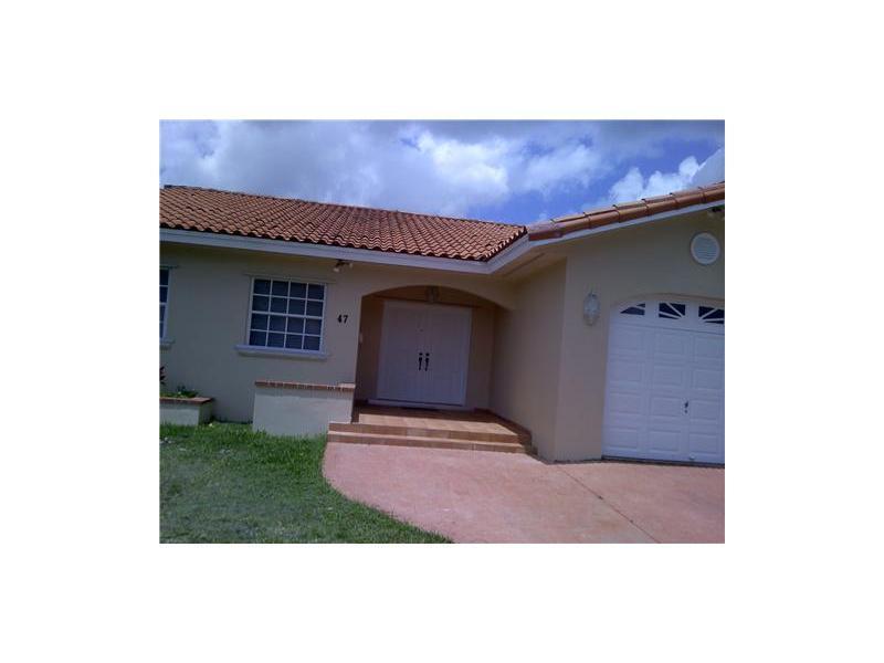 NICE RENTAL IN A CENTRAL PART OF PRESTIGIOUS CORAL GABLES. KITCHEN AND BATHROOMS HAVE BEEN REMODELED.