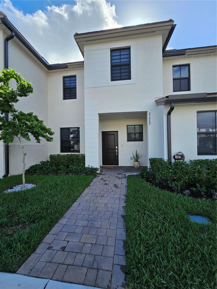 Charming 3-bedroom, 2.5-bath townhouse with beautiful wood flooring throughout, except for two bedrooms which feature cozy carpeting. The spacious master suite boasts wood floors and ample closet space. Enjoy the convenience of an in-unit washer and dryer. The modern kitchen features elegant white granite countertops, perfect for cooking and entertaining. The home also includes a private patio, ideal for outdoor relaxation. A must-see for those looking for comfort and style!