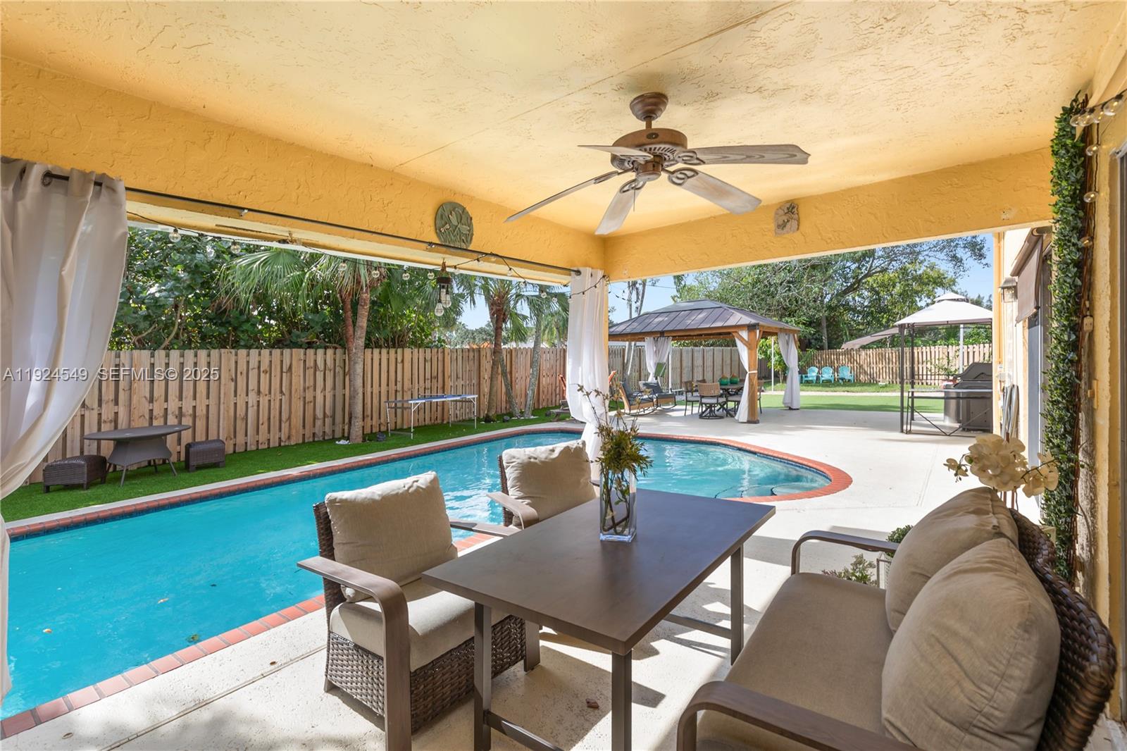 SABAL PINES - Residential