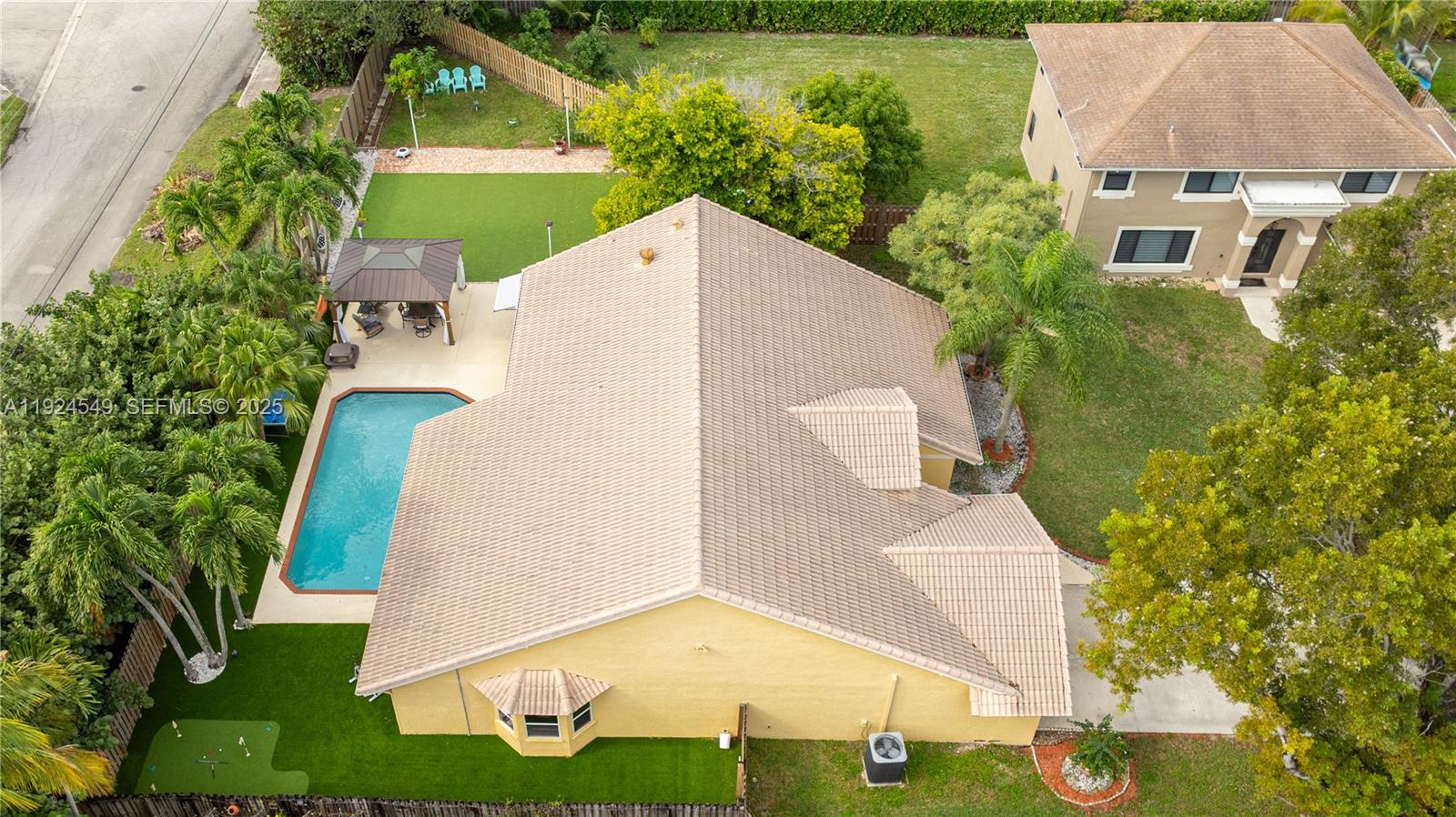 SABAL PINES - Residential