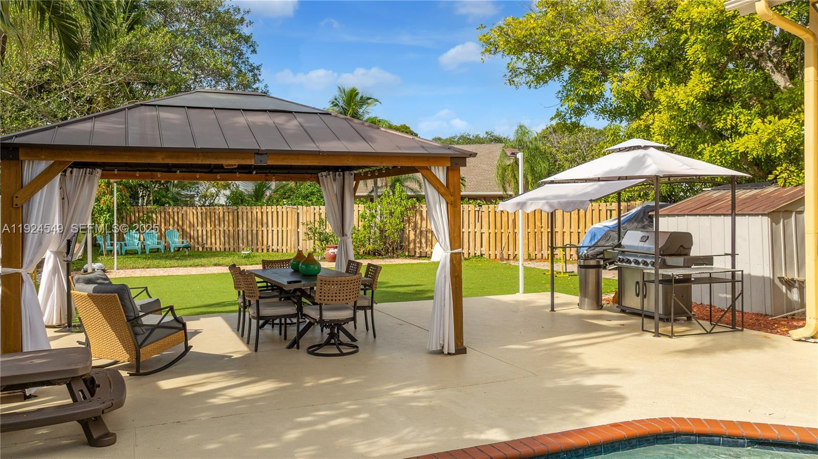 SABAL PINES - Residential