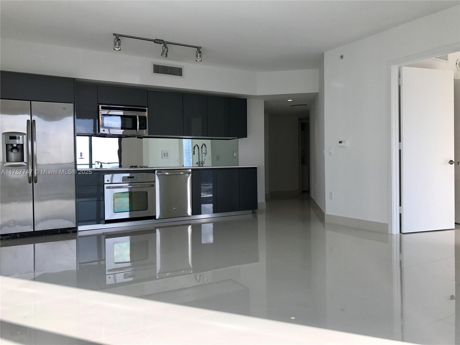 Rental Property at 31 Se 6th St 2402, Miami, Broward County, Florida - Bedrooms: 2 
Bathrooms: 2  - $3,600 MO.