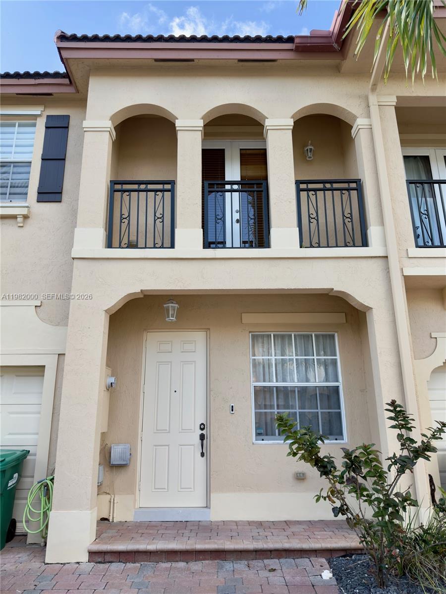 COURTS AT TUSCANY - Residential