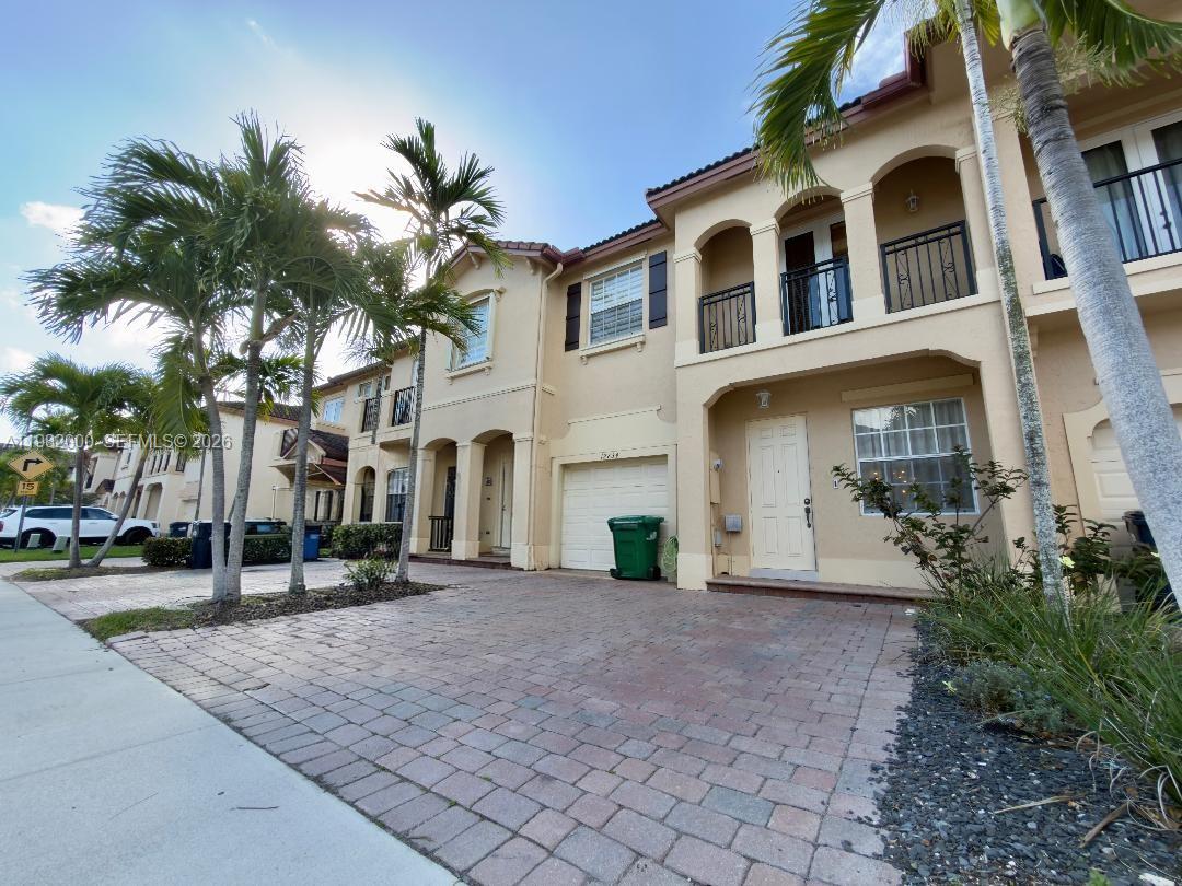 COURTS AT TUSCANY - Residential